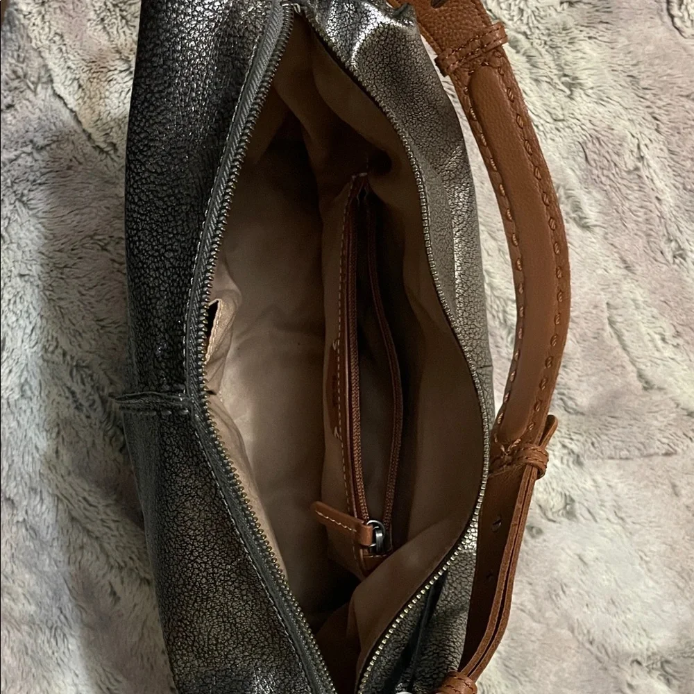 Silver Textured Women's Bag. Listing will be removed 2/6/26 - Picture 6 of 7